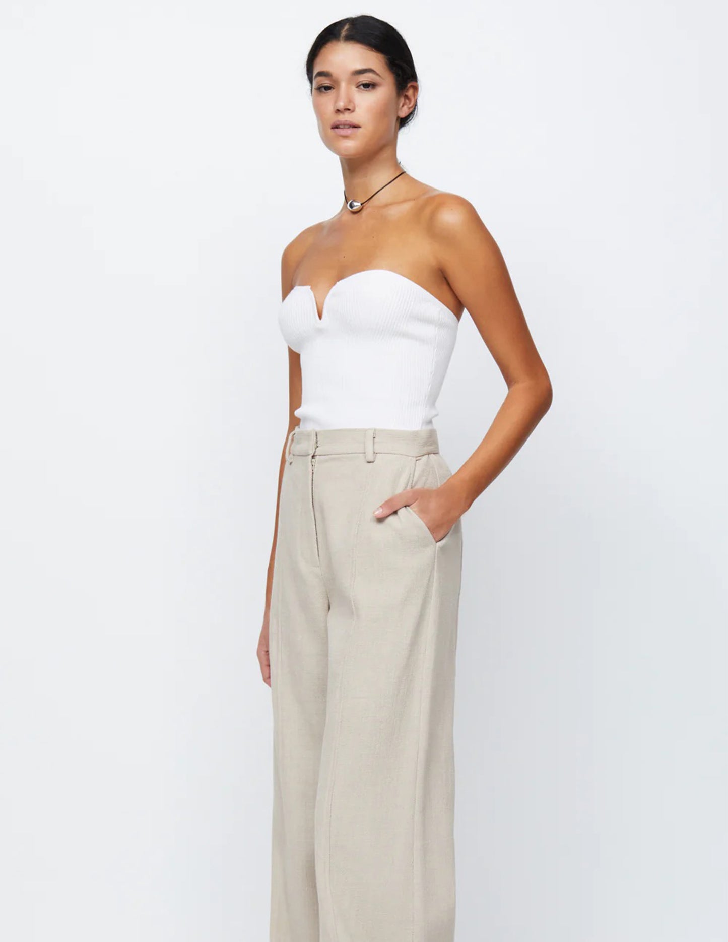 Manon Pant - Almond